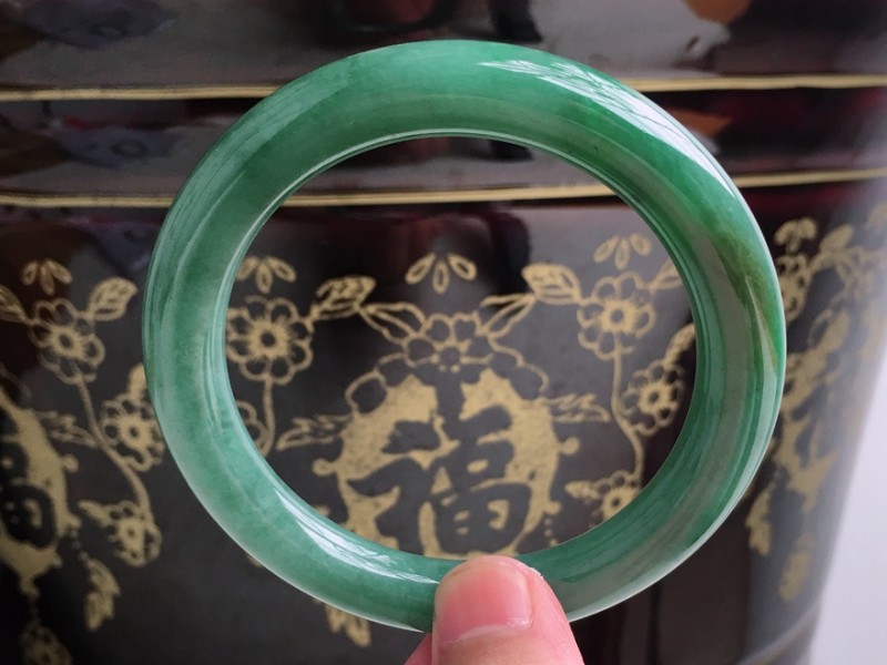 (內徑：55.1mm)油青綠圓條手鐲 48.26g