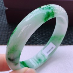 (內徑：58.2mm)飄陽綠寬邊正裝冰糯種手鐲 59.09g