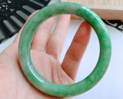 (內徑：58.8mm)淺色飄綠圓條手鐲 58.37g